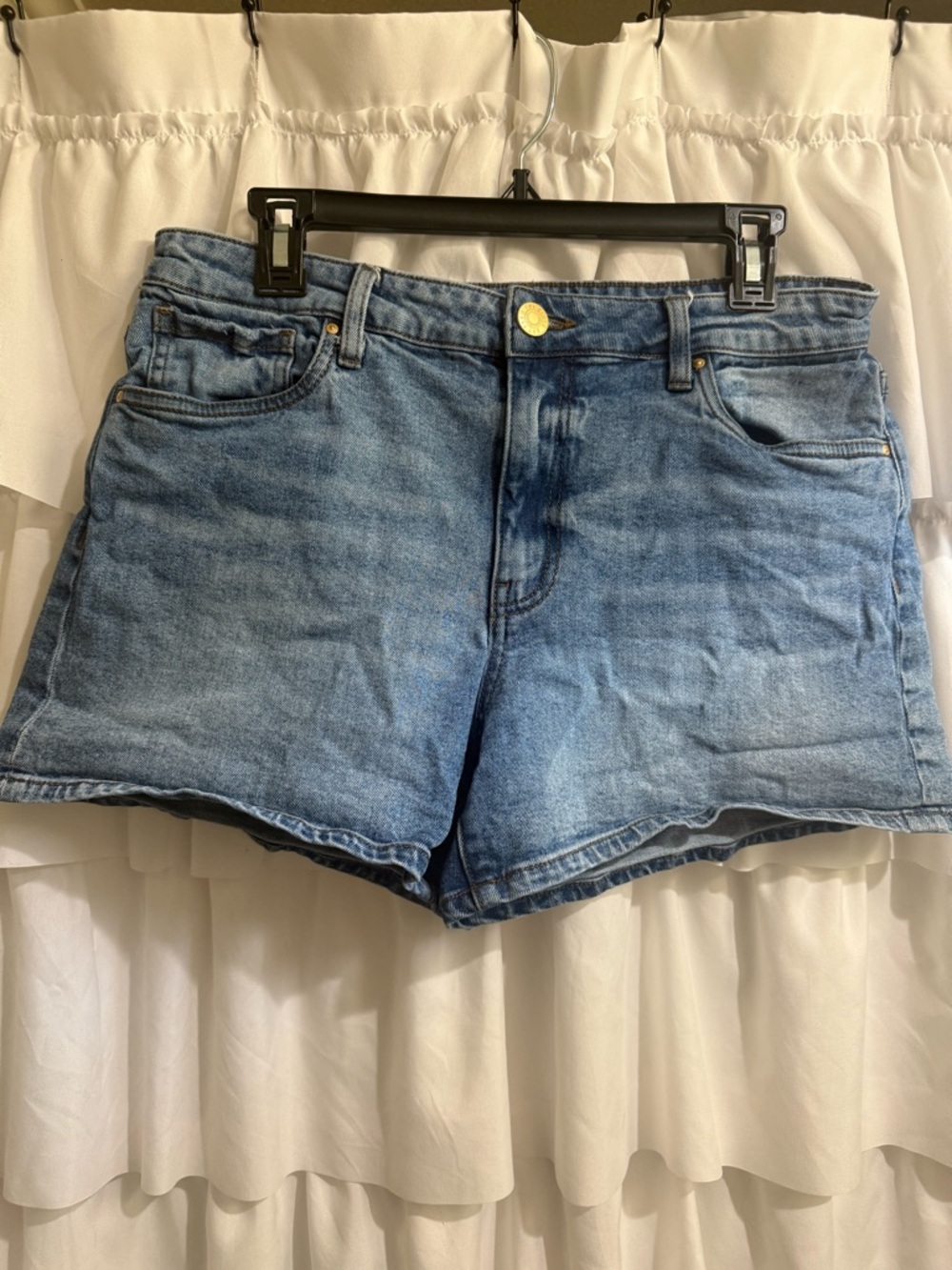Kut from the Kloth Light Blue Denim Short Shorts